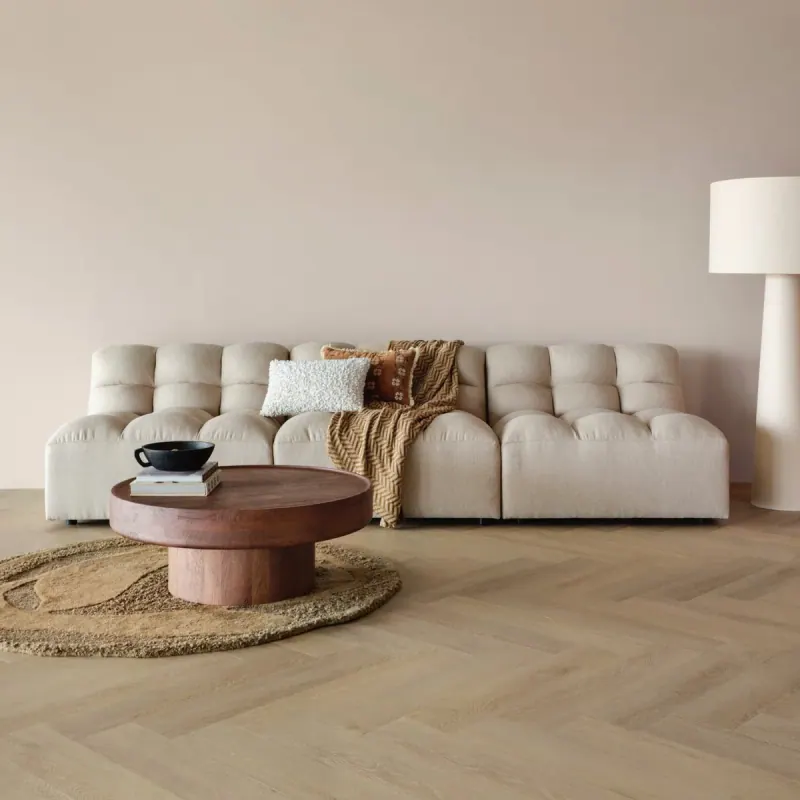 WOOOD Sofa Pepper in einem hellen Wohnzimmer